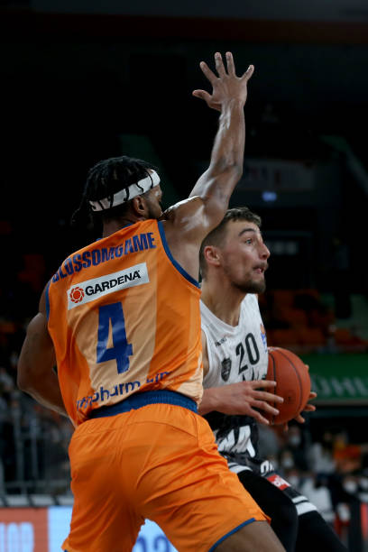 着被逆转的 着被逆转的