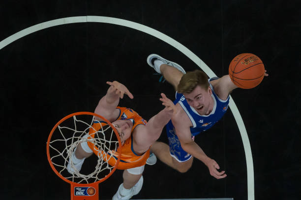 迫使转移到 迫使转移到